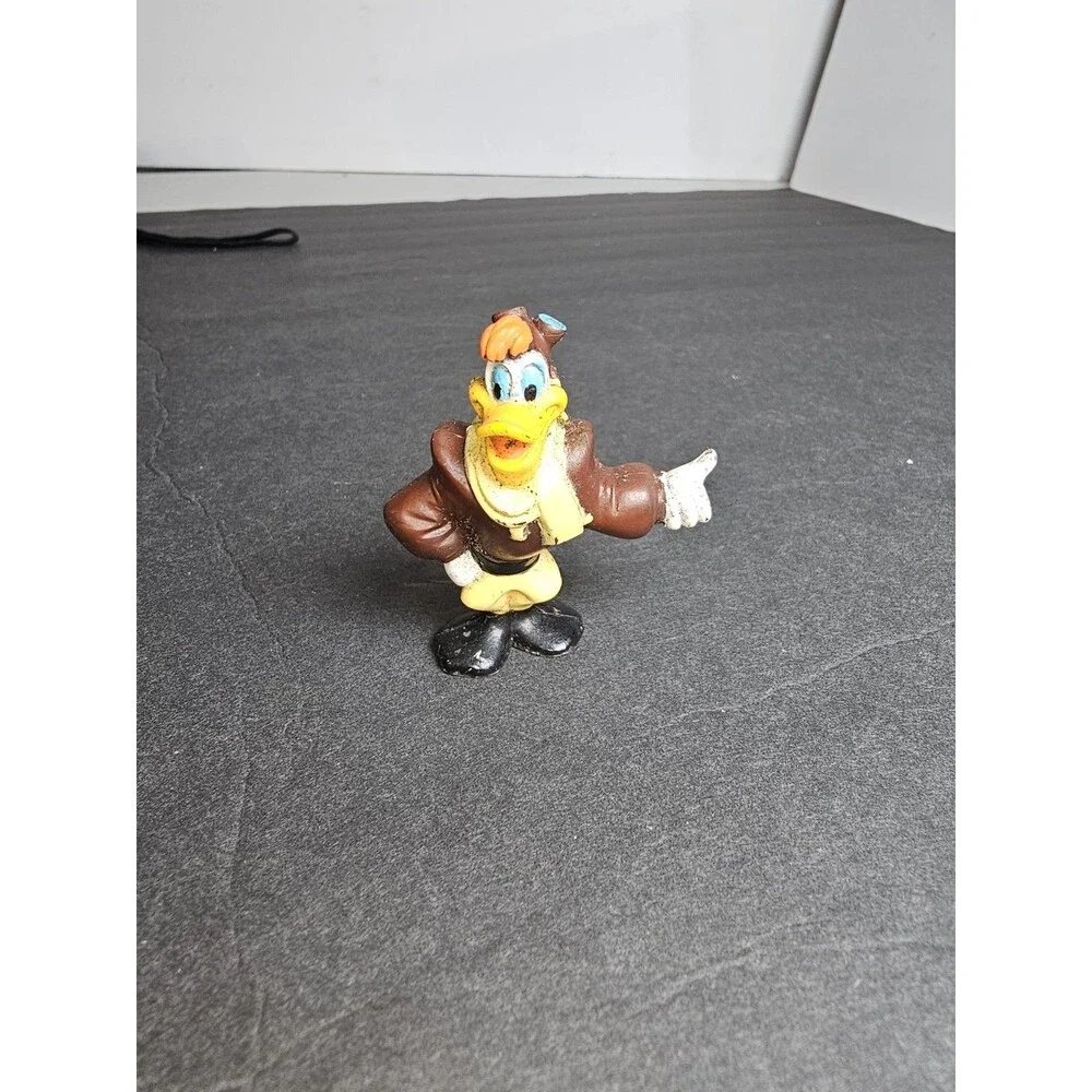 DARWING DUCK DISNEY  VNTG (1992) 2”ACTION FIGURE TOY (PRE-OWNED)